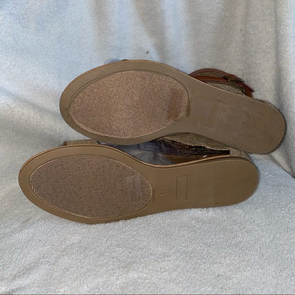 NEVER WORN sandals - Picture 3 of 3